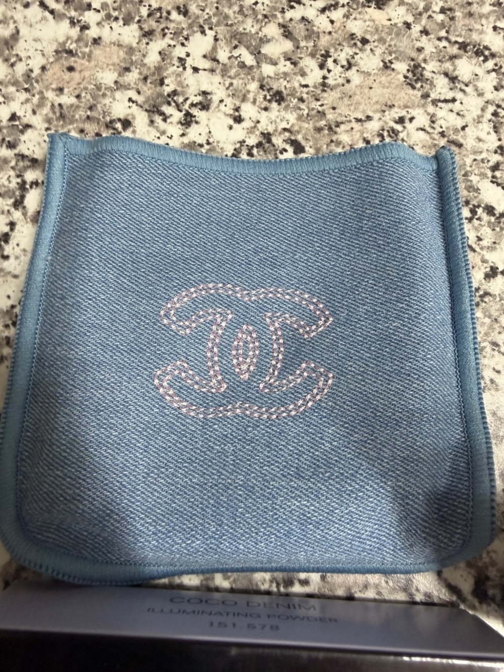 Chanel Coco Denim Illuminating Powder NIB - Picture 4 of 7